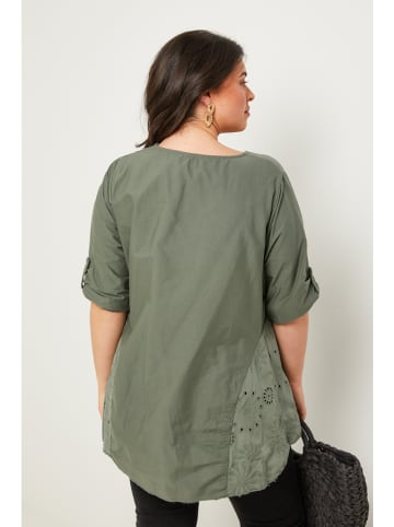 Curvy Lady Bluse in Khaki