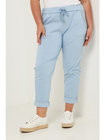 Curvy Lady Hose in Hellblau
