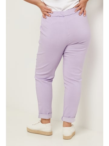 Curvy Lady Spodnie w kolorze fioletowym