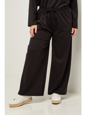 Curvy Lady Hose in Schwarz