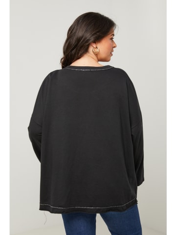 Curvy Lady Longsleeve in Schwarz