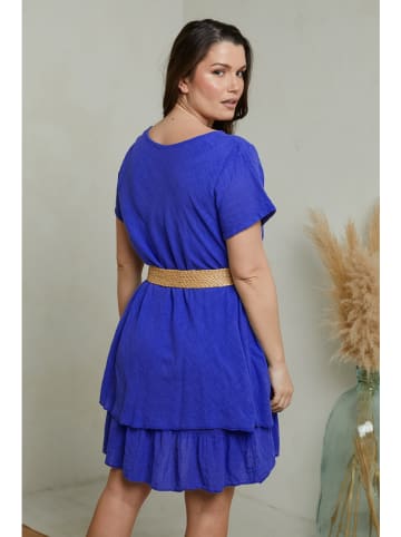 Curvy Lady Sukienka w kolorze niebieskim