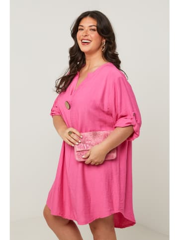 Curvy Lady Sukienka w kolorze różowym