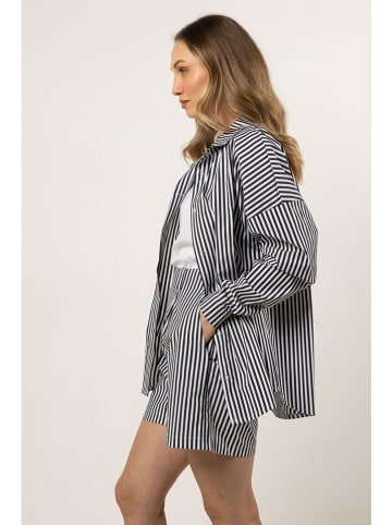 Awama Shorts in Schwarz/Weiss