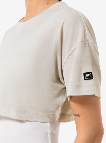 super.natural Trainingsshirt in Creme/ Weiß