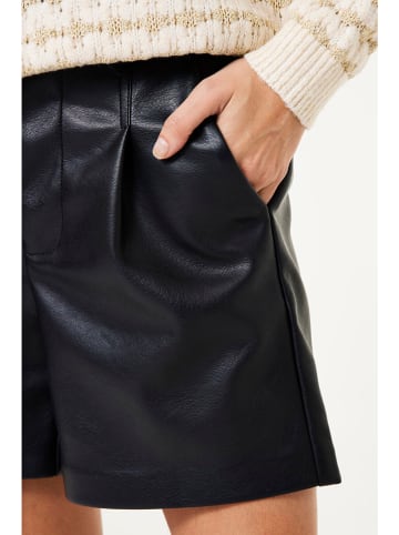 Garcia Shorts in Schwarz