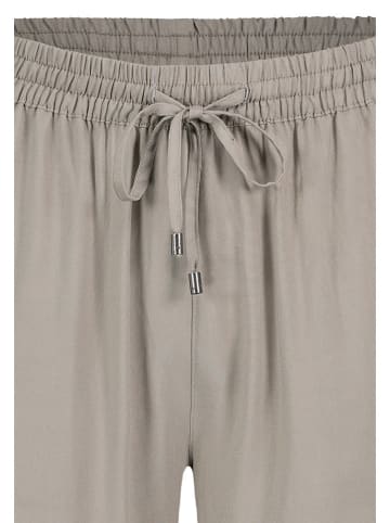 Sublevel Hose in Grau