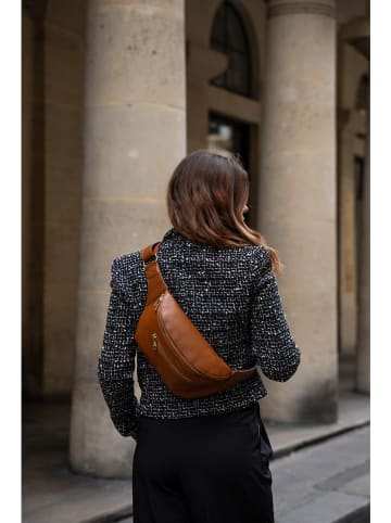Victor & Hugo Paris Leder-Gürteltasche "Isla" in Camel - (B)40 x (H)15 x (T)3 cm