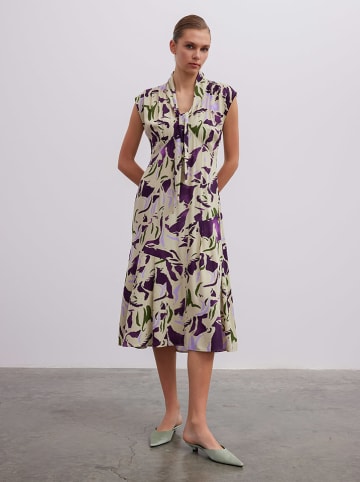 BGN Kleid in Lila/ Creme