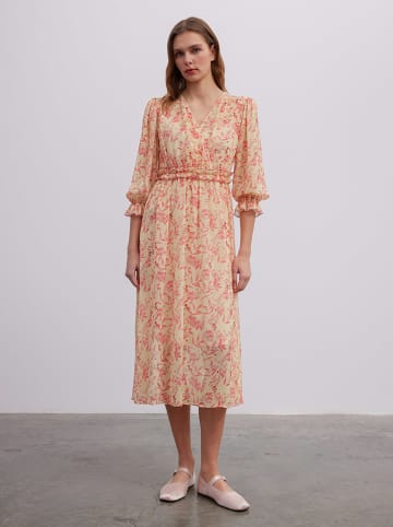 BGN Kleid in Creme/ Rosa