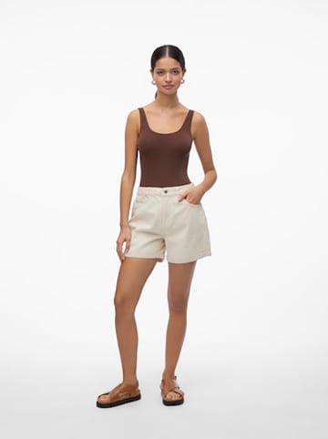 Vero Moda Szorty w kolorze beżowym