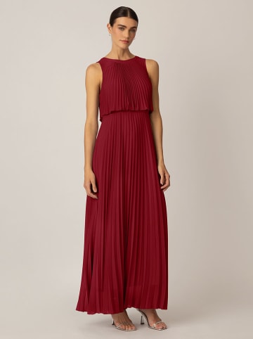 APART Plisseekleid in Bordeaux