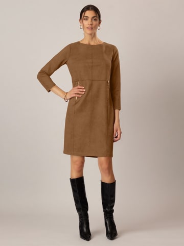 APART Kleid in Cognac