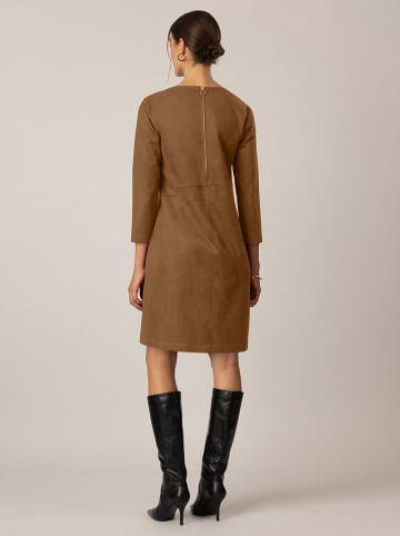 APART Kleid in Cognac