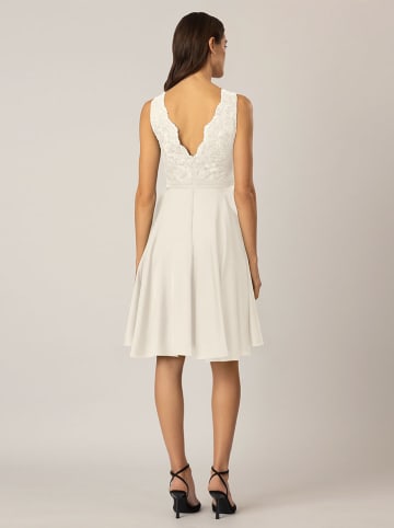 APART Kleid in Weiß