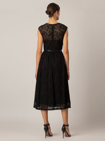 APART Kleid in Schwarz