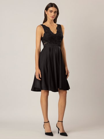 APART Kleid in Schwarz