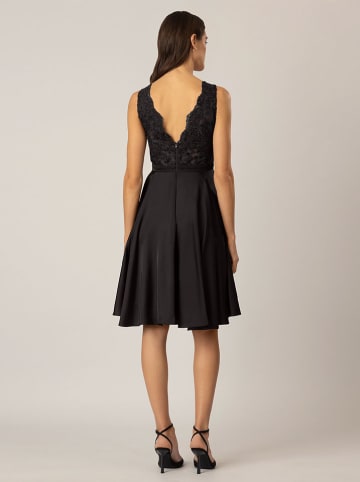 APART Kleid in Schwarz