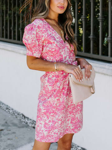 Milan Kiss Kleid in Pink/ Weiß