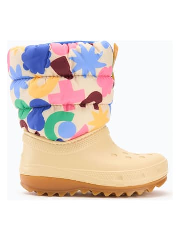 Crocs Kozaki zimowe "Classic NeoPuff" w kolorze beżowym ze wzorem