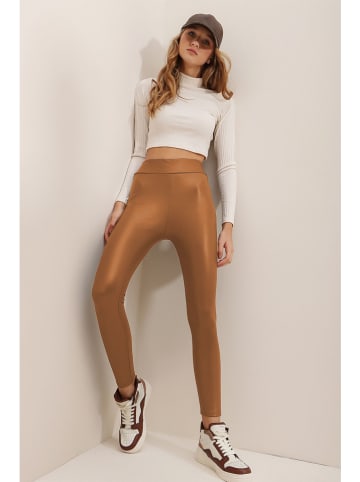 Trend Alacati Legginsy w kolorze jasnobrązowym