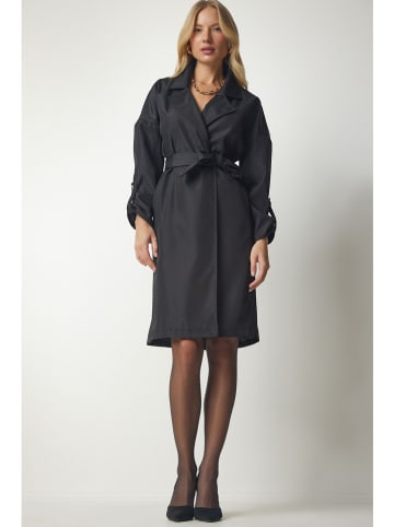 Happiness Istanbul Trenchcoat  in Schwarz