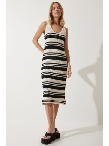 Happiness Istanbul Strickkleid in Creme/ Schwarz