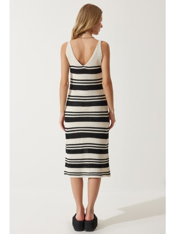 Happiness Istanbul Strickkleid in Creme/ Schwarz