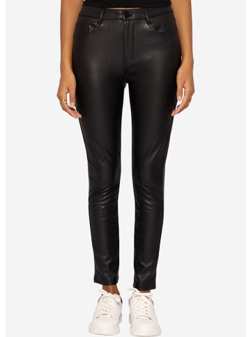 SASSYCLASSY Kunstlederhose in Schwarz