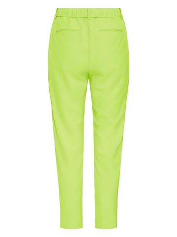 b.young Hose in Neongrün