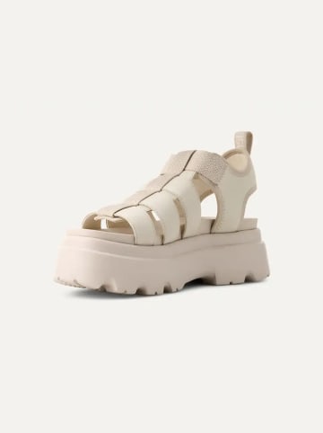 UGG Skórzane sandały "Cora" w kolorze kremowym