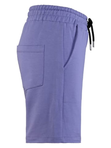 Blue Effect Sweatshorts in Lila