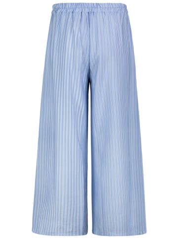 Sublevel Marlenehose in Hellblau/ Weiß