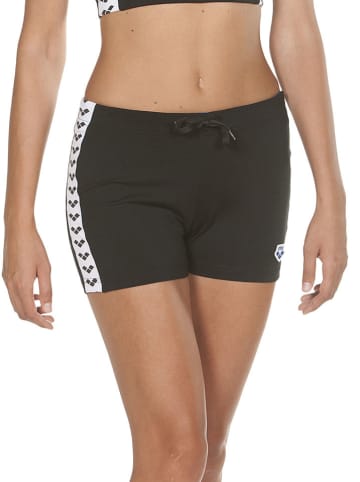 Arena Funktionsshorts in Schwarz