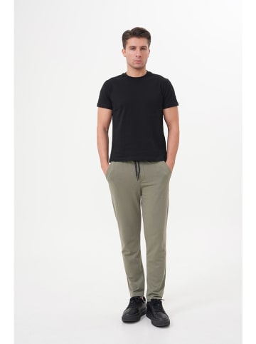 Basics & More Spodnie dresowe w kolorze khaki