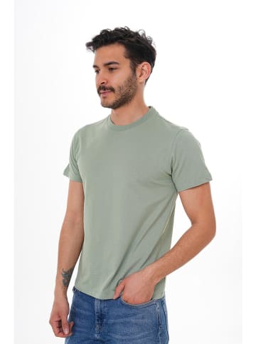 Basics & More Shirt in Grün