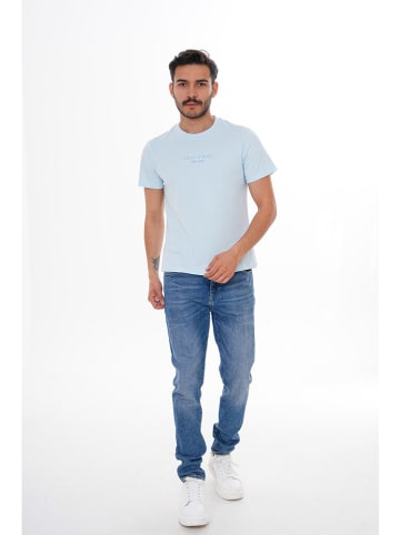 Basics & More Shirt in Hellblau