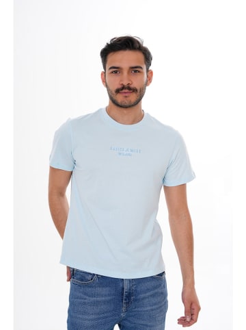Basics & More Shirt in Hellblau