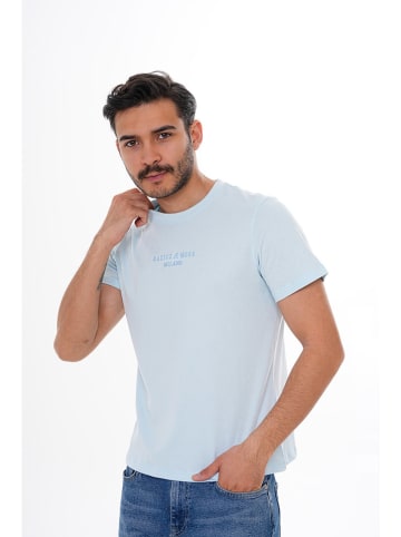 Basics & More Shirt in Hellblau