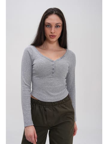 Basics & More Longsleeve in Grau