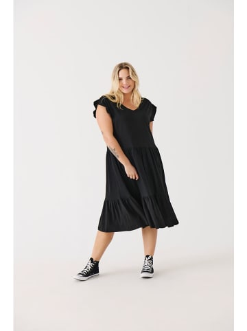 ONLY Carmakoma Kleid in Schwarz
