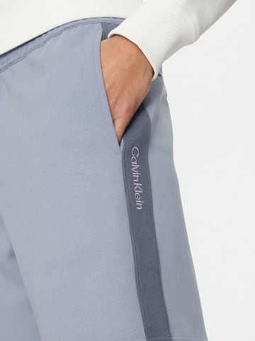 Calvin Klein Sweatshorts in Hellblau