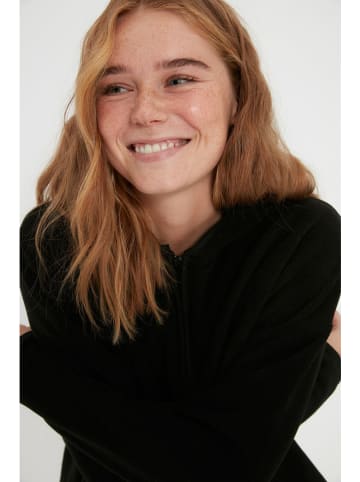 trendyol Hoodie in Schwarz