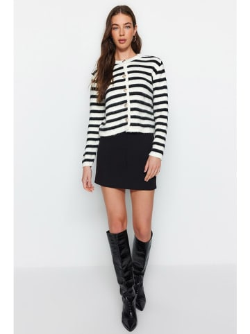 trendyol Cardigan in Creme/ Schwarz