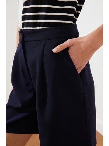 trendyol Shorts in Dunkelblau
