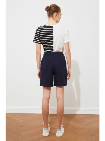 trendyol Shorts in Dunkelblau
