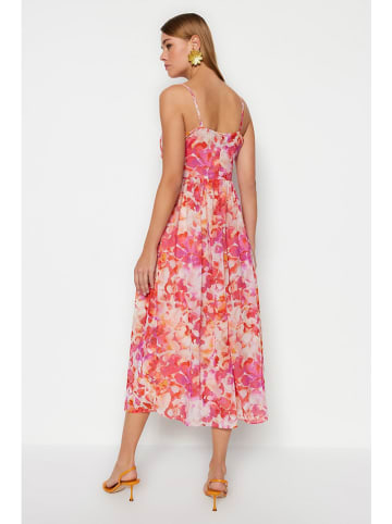 trendyol Kleid in Koralle/ Creme