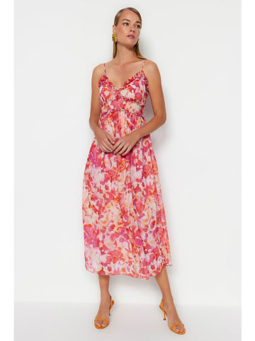 trendyol Kleid in Pink/ Creme/ Rot