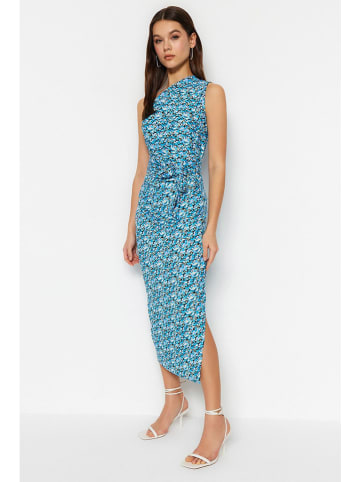 trendyol Kleid in Hellblau/ Schwarz
