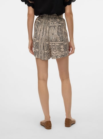 Vero Moda Shorts in Creme/ Schwarz